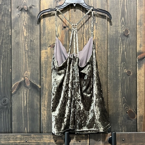 Very J Velvet Top M Sleeveless Strappy Shiny Velour Grey Green Scalloped Dressy - Picture 4 of 9